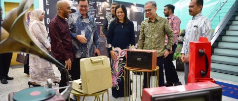 "KOMUNIKASI" TEMA PERHIMPUNAN BULANAN KEMENTERIAN KOMUNIKASI