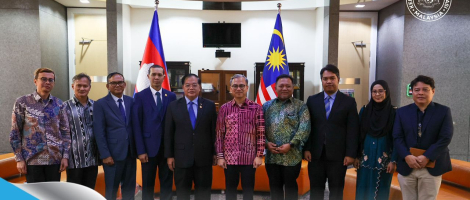 MENTERI KOMUNIKASI TERIMA KUNJUNGAN HORMAT MENTERI KANAN MISI KHAS (HAL EHWAL ISLAM) MERANGKAP DUTA KHAS PERDANA MENTERI KEMBOJA KE PERTUBUHAN KERJASAMA ISLAM (OIC)